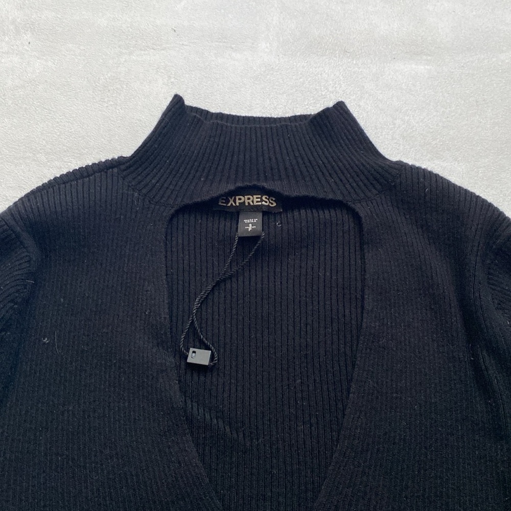 😍NWOT Express Black Mock Turtleneck V-Neck Ribbed Sweater Small - Picture 4 of 4